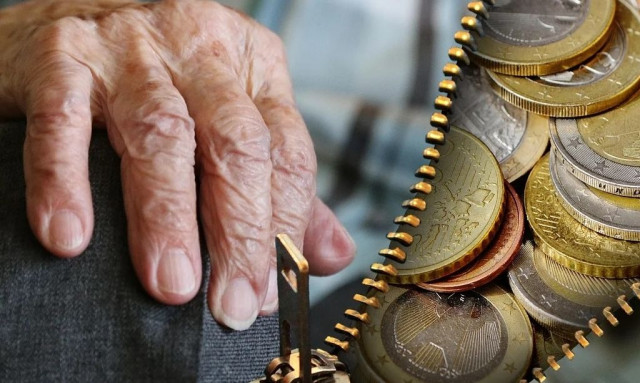 Συντάξεις: Ολοκληρώνεται σήμερα 2/8 η πληρωμή κύριων και επικουρικών αλλά και επιδομάτων