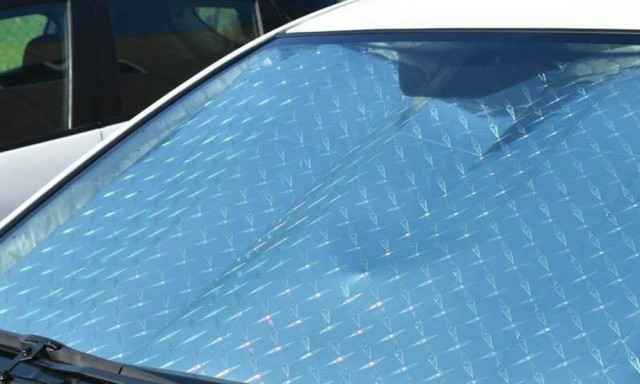 Πώς να χρησιμοποιείτε σωστά την ηλιοπροστασία του αυτοκινήτου σας – Δείτε βίντεο