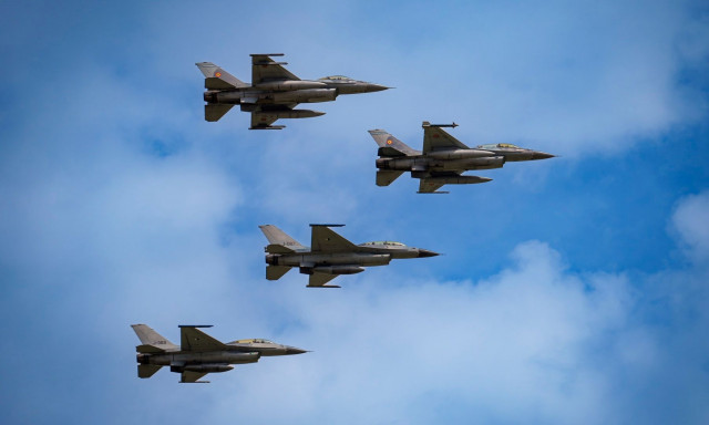 Πόλεμος στην Ουκρανία: Παραδόθηκαν από τη Δύση τα πρώτα F-16