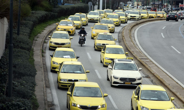 ΤΑΞΙ: Υποχρεωτική η ενημερωτική σήμανση για την αποδοχή πληρωμών με κάρτα – Τσουχτερό το πρόστιμο