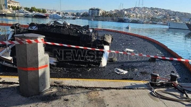 Φωτιά στη Μαρίνα Ζέας: Βυθίστηκαν τρία σκάφη - Η εικόνα της καταστροφής με το φως της ημέρας