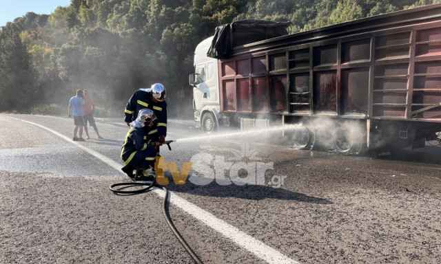 Φθιώτιδα: Φωτιά σε νταλίκα που κινούταν στον Μπράλο προς τη Λαμία