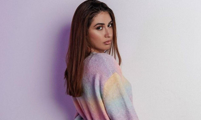 Έλενα Κρεμλίδου: «Ο υπερτουρισμός στη Σαντορίνη δεν ισχύει» - «Μάλλον ζεις αλλού», της γράφουν