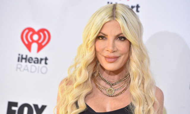 Tori Spelling: Ξεκινά δουλειά στο OnlyFans για να πληρώσει το Κολέγιο των πέντε παιδιών της