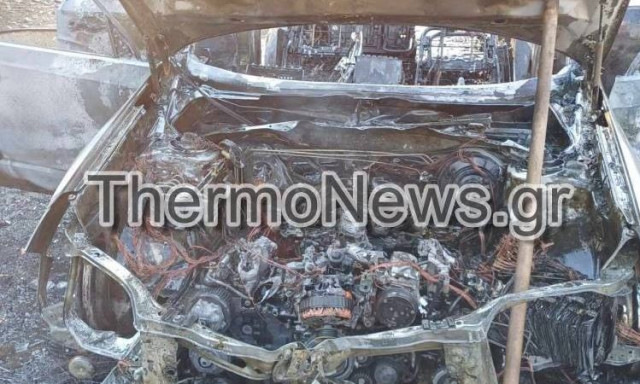 Αυτοκίνητο πήρε φωτιά εν κινήσει στην Κάτω Χρυσοβίτσα Θέρμου