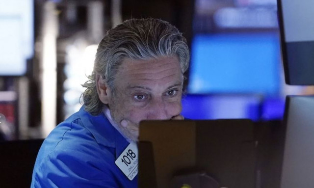 Παγκόσμιο ξεπούλημα στις μετοχές - Οι ανησυχίες και οι σορτάκηδες που επιστρέψαν