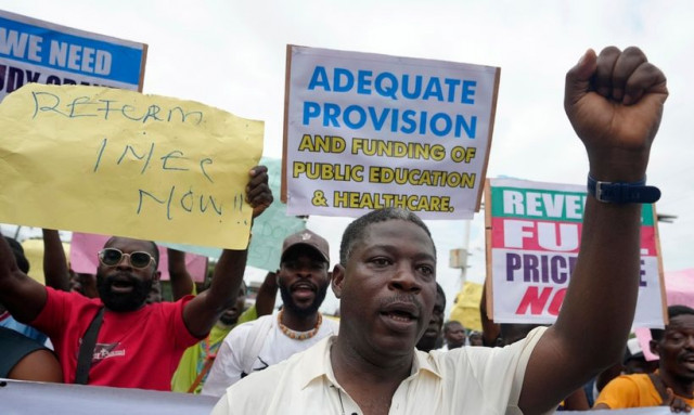Νιγηρία: Πάνω από 300 διαδηλωτές συνελήφθησαν – Απαίτησαν καλύτερους μισθούς και περίθαλψη