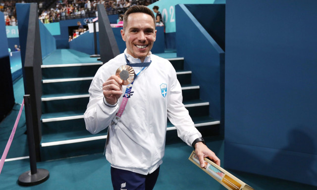 Συγκινήθηκε ο Πετρούνιας – Η απονομή στον χάλκινο Ολυμπιονίκη μας