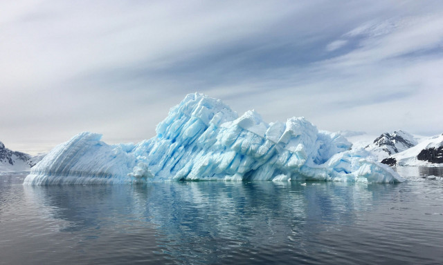 Ανταρκτική: Παγιδεύτηκε το μεγαλύτερο παγόβουνο του κόσμου - Περιφέρεται στον ωκεανό εδώ και μήνες