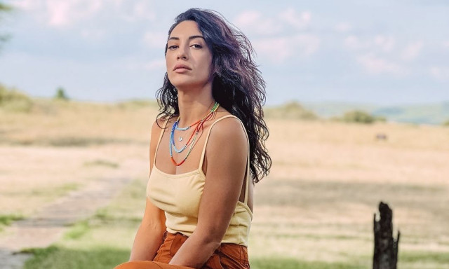 Ευγενία Σαμαρά: Έγινε «άγαλμα» από άργιλο