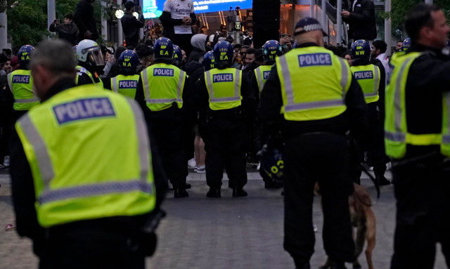 Βρετανία: Χάος για τέταρτη ημέρα - Διαδηλωτές καταστρέφουν επιχειρήσεις