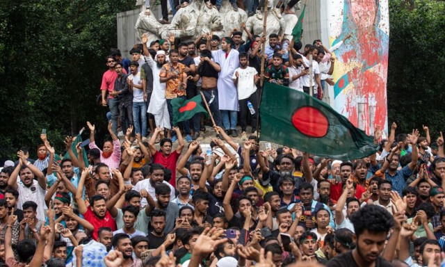 Μπαγκλαντές: Θα σχηματιστεί προσωρινή κυβέρνηση - Οι δηλώσεις του αρχηγού του στρατού