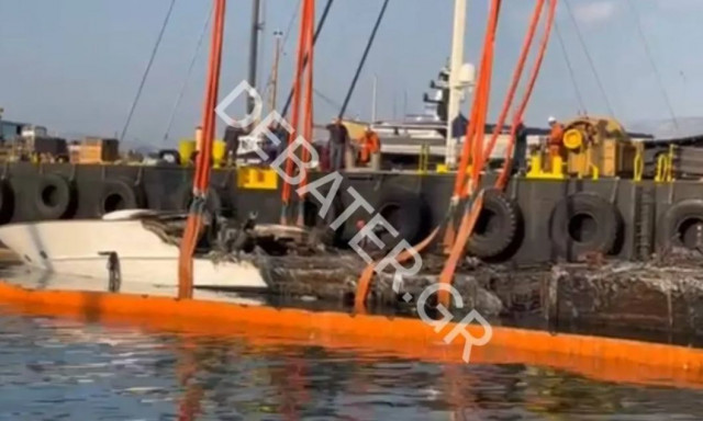 Μαρίνα Ζέας: Συνεχίζονται οι προσπάθειες απομάκρυνσης των καμένων γιοτ