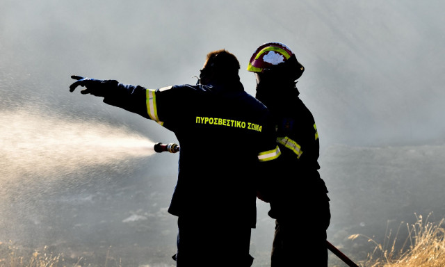 Φωτιά στην Κεφαλονιά: Ήχησε το 112 στην Χαβριάτα - Στη μάχη και εναέρια μέσα