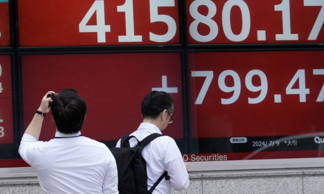 Τόκιο - Χρηματιστήριο: Ανέκαψαν οι μετοχές μετά τη χειρότερη κατάρρευση στην ιστορία τους