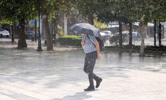 Καιρός: Τι ώρα θα βρέξει αύριο στην Αττική - Μεγάλη προσοχή για μεγάλη νεροποντή