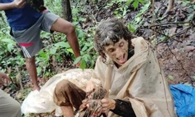 Ινδία: Ανατροπή με την αλυσοδεμένη σε δέντρο στη ζούγκλα