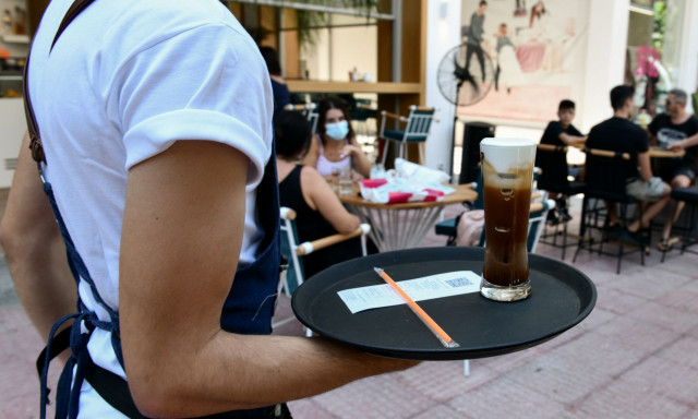 Δεκαπενταύγουστος: Πώς πληρώνονται την αργία οι εργαζόμενοι