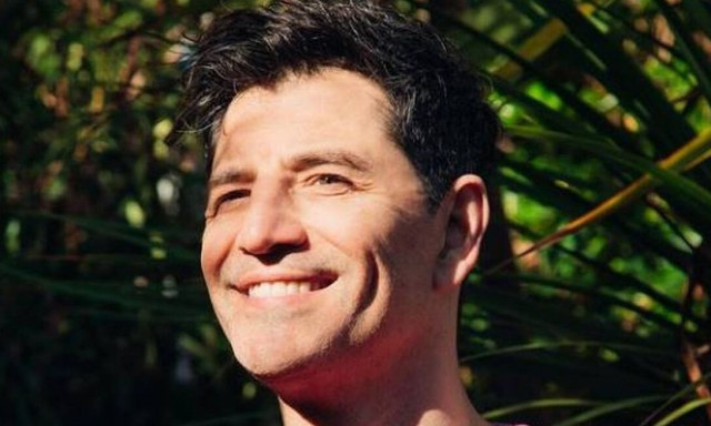 Σάκης Ρουβάς: Το viral βίντεο που προπονείται στο άλμα επί κοντώ και το σχόλιο του Εμμανουήλ Καραλή