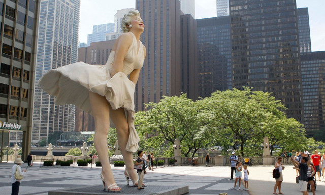 Μερίλιν Μονρόε: Το γιγάντιο άγαλμα Παλμ Σπρινγκς μεταφέρεται έπειτα από χρόνια διαμάχη