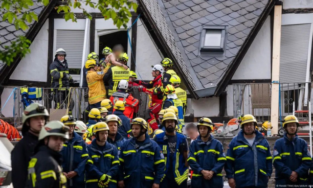 Γερμανία: Τουλάχιστον δύο νεκροί από την κατάρρευση ξενοδοχείου – Αγωνία για τους εγκλωβισμένους