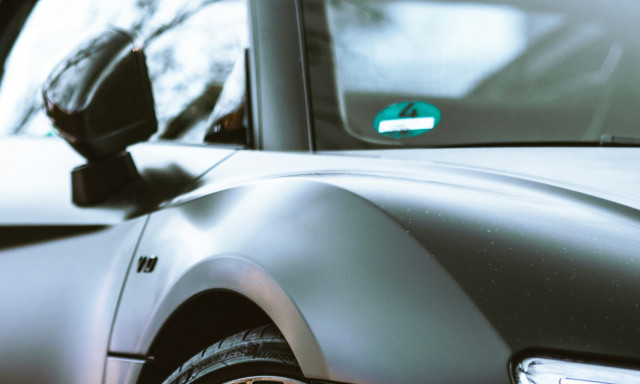 Επιχειρηματίας αγόρασε πολυτελές αμάξι και βρέθηκε κατηγορούμενος