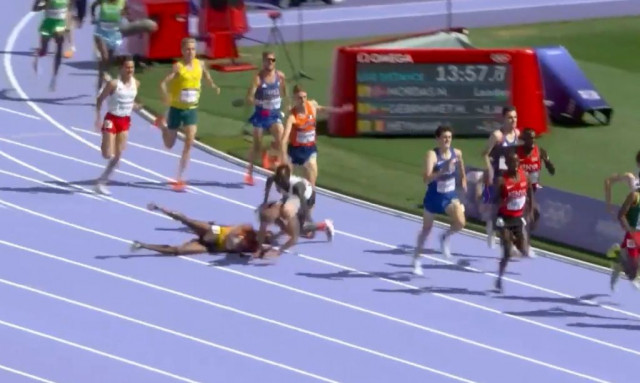 Ολυμπιακοί Αγώνες 2024: Ανθρώπινη καραμπόλα λίγο πριν τον τερματισμό των 5.000μ. στον στίβο