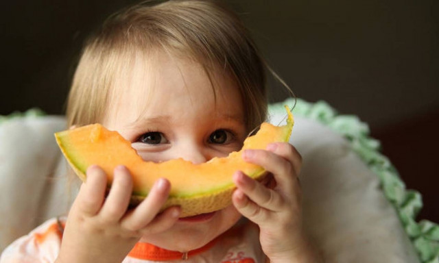 Αυτό είναι το καλοκαιρινό φρούτο που είναι πηγή κολλαγόνου και βοηθά στην υγεία των ματιών