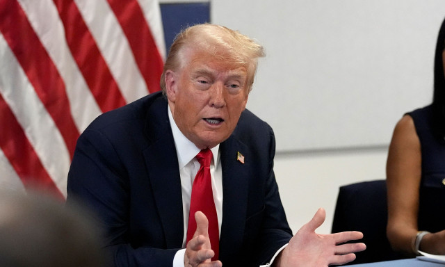 Αναγκαστική προσγείωση για το αεροπλάνο που μετέφερε τον Τραμπ - Τι συνέβη