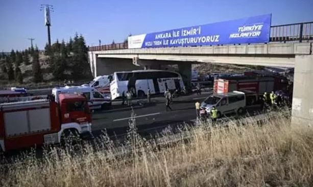 Τραγωδία στην Τουρκία: Λεωφορείο καρφώθηκε σε γέφυρα - 9 νεκροί - Αποκοιμήθηκε ο οδηγός