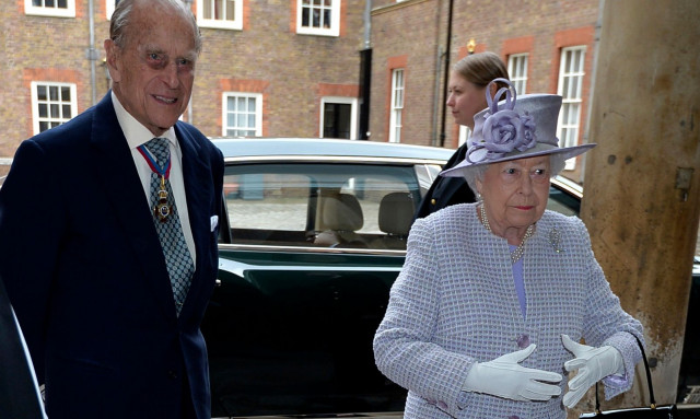 Βρετανία: Η γκάφα του πρίγκιπα Φίλιππου - Πώς κατέστρεφε τις συζητήσεις του  Τζόουνς με την Ελισάβετ