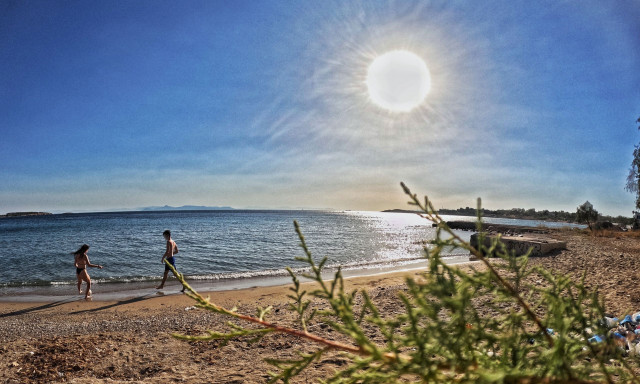Καιρός: Επιστρέφει ο καύσωνας - Στο «κόκκινο» το θερμόμετρο