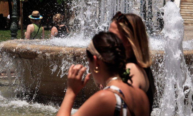 Καιρός: «Καμίνι» η χώρα τον Δεκαπενταύγουστο - Πότε επιστρέφουν τα 40άρια