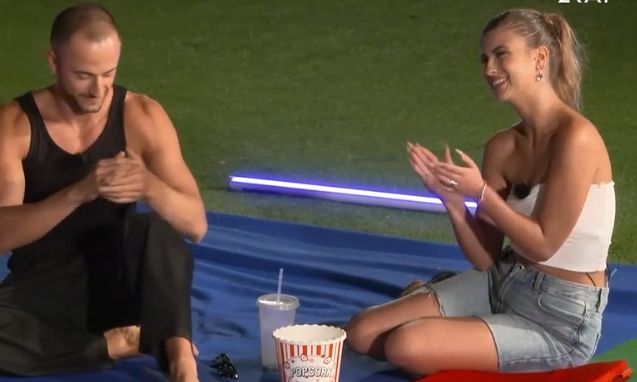 Power of Love: Το καυτό φιλί του Πελετιέ με τη Σωτηρία