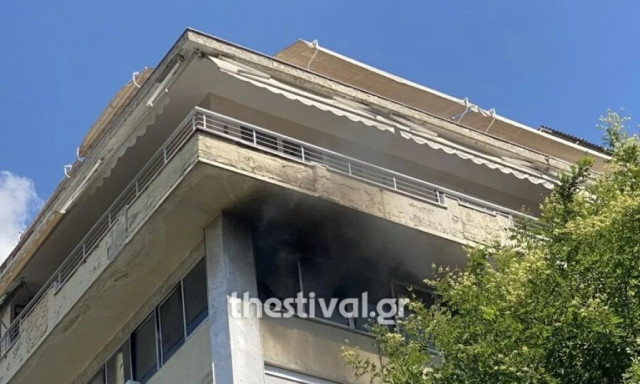 Θεσσαλονίκη: Φωτιά σε πολυκατοικία στο κέντρο της πόλης