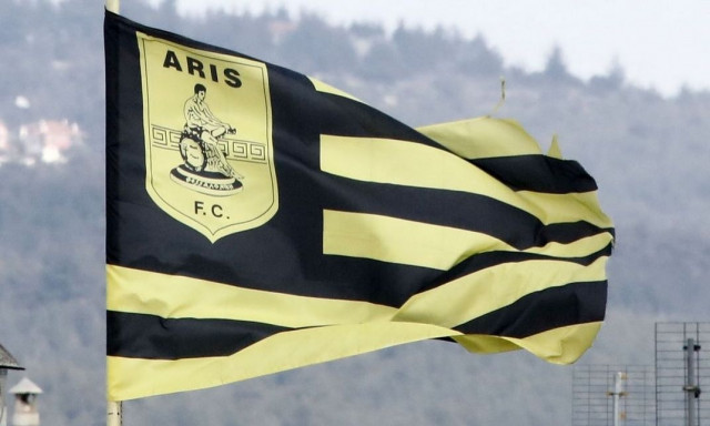 Super League: «Συναγερμός» στον Άρη - Οκτώ ποδοσφαιριστές ζητούν την αποβολή του