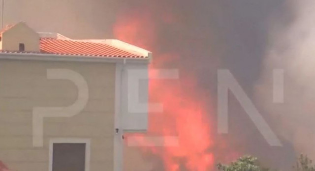 Φωτιά στον Βαρνάβα: «Μπαίνει μέσα! Πάμε πιο πίσω» - Δύσκολες στιγμές για το συνεργείο του OPEN