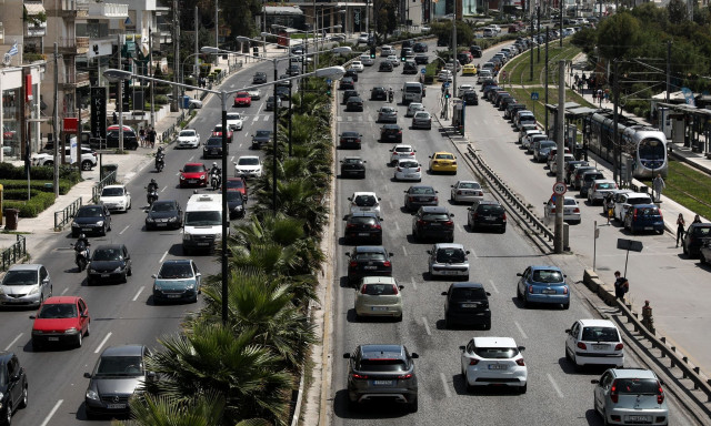 Κίνηση τώρα: Χάος στην Παραλιακή λόγω τροχαίου