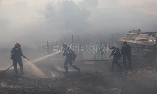 Μαρουσάκης: Δύσκολο το έργο των πυροσβεστών - Μέχρι το βράδυ οι ισχυροί άνεμοι έως 7 μποφόρ