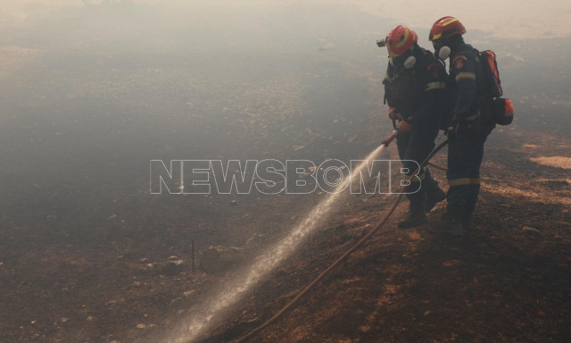 Φωτιά στον Βαρνάβα: Στο νοσoκομείο με αναπνευστικά δύο άνθρωποι