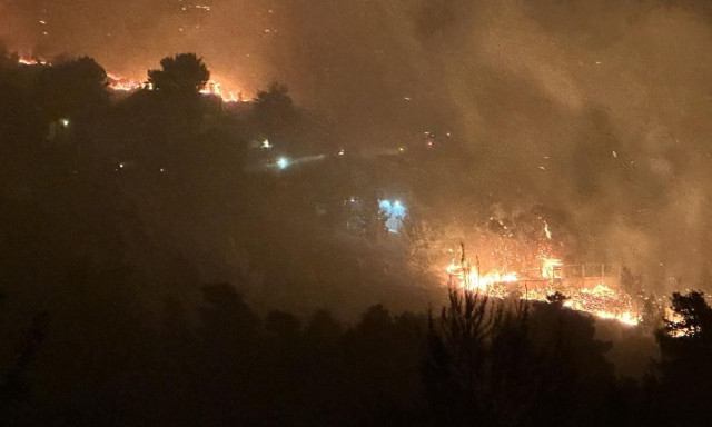 Φωτιά στην Αττική: Νέο μέτωπο στη Ραπεντώσα, στον Διούνυσο