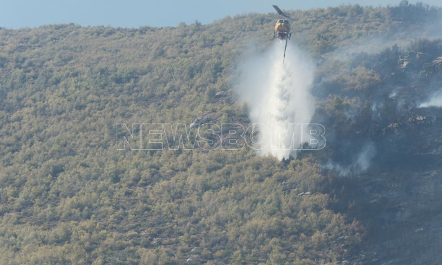 Φωτιά στην Αττική: Μεγάλη μάχη για να σωθεί το μοναστήρι του Αγίου Εφραίμ στη Νέα Μάκρη