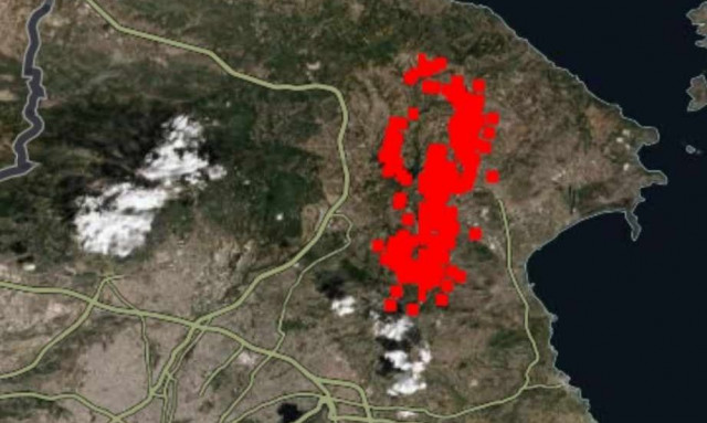 Φωτιά στην Αττική: Ξεπερνά τα 30χλμ. το μέτωπο της πυρκαγιάς - Φουντώνουν οι άνεμοι