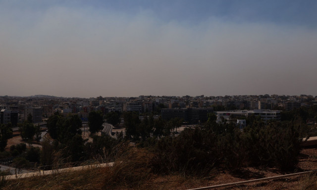 Φωτιά στην Αττική: «Δηλητήριο» ο αέρας – Τι λέει το Αστεροσκοπείο, ποιες περιοχές ασφυκτιούν