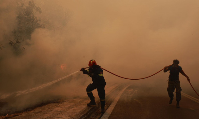 Bloomberg: Παρά τον διπλάσιο αριθμό πυρκαγιών φέτος, η Ελλάδα τα πήγε καλύτερα