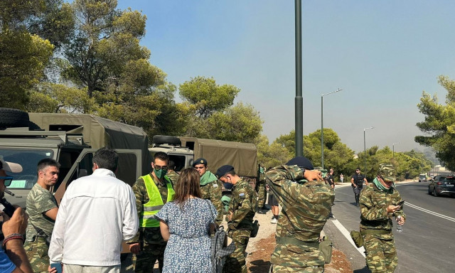 Φωτιά στην Αττική: Συνδρομή του στρατού στην αντιμετώπιση των πυρκαγιών