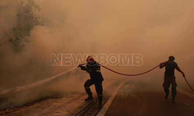 Φωτιά στην Αττική: Στις φλόγες παραδόθηκε σχολείο της Νέας Πεντέλης