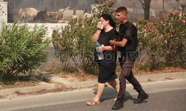 Φωτιά στην Αττική: Συγκλονιστικές εικόνες από το Πάτημα Βριλησσίων