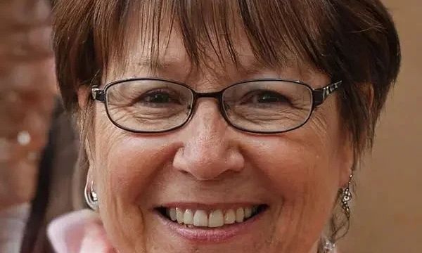 Αναζητείται η συγγραφέας βιβλίων μαγειρικής - Είναι άνθρωπος ή δημιούργημα τεχνητής νοημοσύνης;