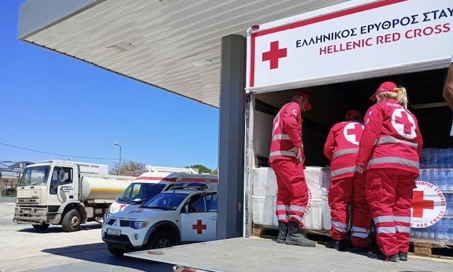 Φωτιά στην Αττική: Πρώτες βοήθειες ψυχικής υγείας στους πληγέντες, από τον Ελληνικό Ερυθρό Σταυρό